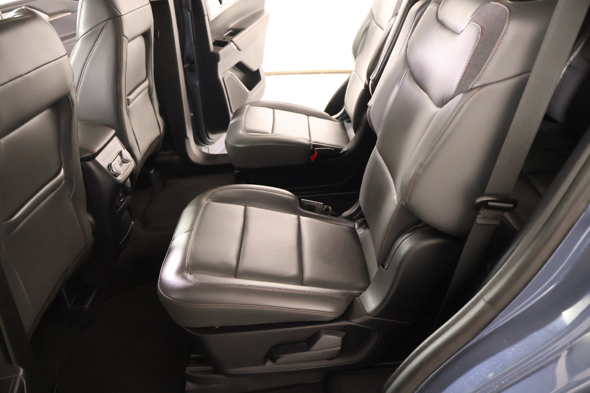 Used 2025 Ford Explorer Active w/ Active Comfort Package AWD/4WD image 12