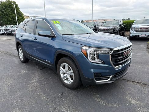 Used 2024 GMC Terrain SLE AWD/4WD image 3