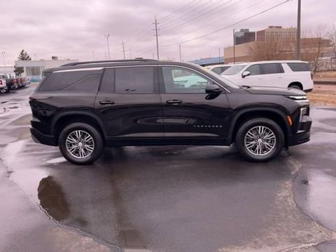Certified 2025 Chevrolet Traverse LT w/ Driver Confidence Package image 9