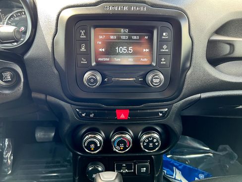 Used 2015 Jeep Renegade Latitude w/ Cold Weather Group II image 19