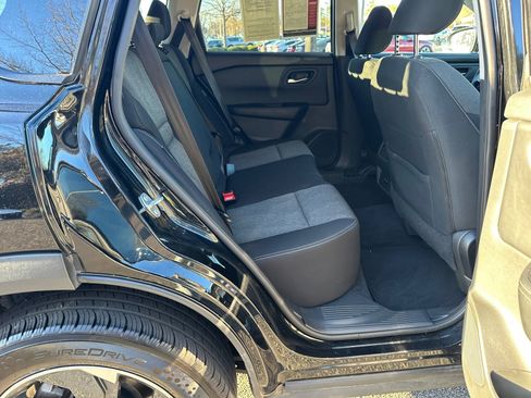 Used 2024 Nissan Rogue SV image 15