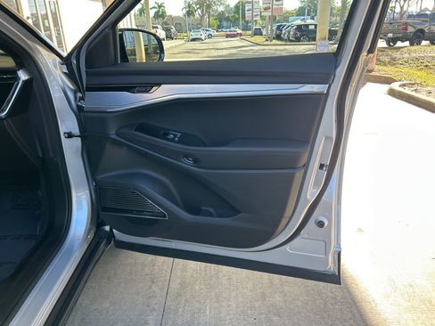 Used 2024 Jeep Wagoneer Launch Edition image 31