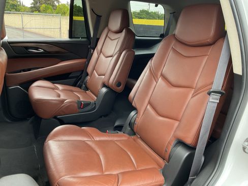 Used 2017 Cadillac Escalade Premium Luxury RWD image 19