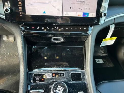 New 2026 Jeep Grand Cherokee Limited w/ Limited Altitude Package AWD/4WD image 19