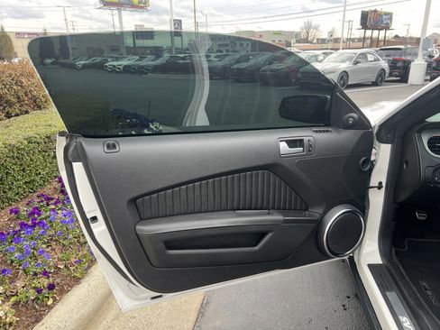 Used 2011 Ford Mustang Shelby GT500 w/ SVT Performance Pkg image 14