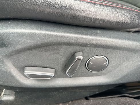 Used 2018 Ford Explorer XLT w/ Equipment Group 202A image 13