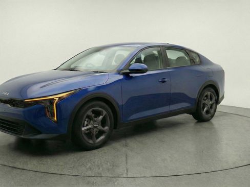 Used 2025 Kia K4 LXS image 3