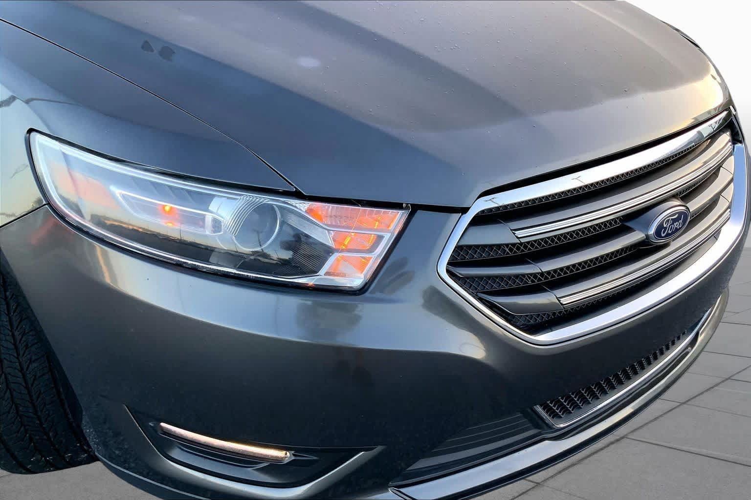 Used 2017 Ford Taurus Limited FWD image 28