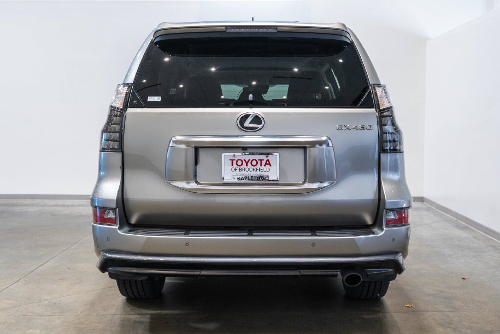 Used 2023 Lexus GX 460 Premium w/ Accessory Package AWD/4WD image 8
