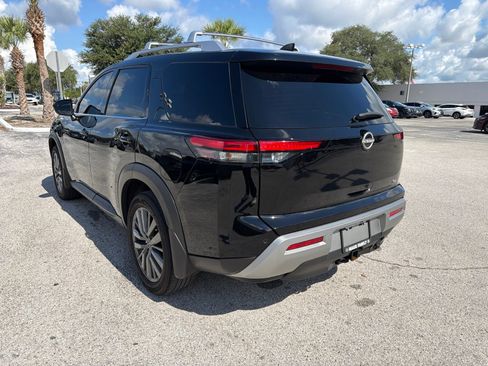 Certified 2025 Nissan Pathfinder SL w/ SL Premium Package FWD image 5