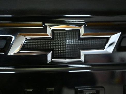 Used 2023 Chevrolet Suburban RST w/ Luxury Package image 11