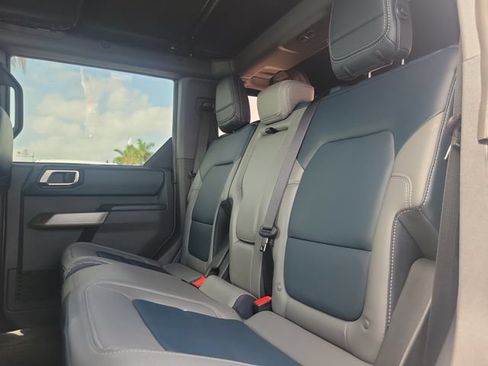 Used 2023 Ford Bronco Outer Banks w/ Sasquatch Package AWD/4WD image 12
