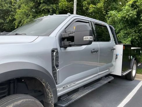 Used 2023 Ford F550 4x4 Crew Cab Super Duty w/ XLT Value Package image 9