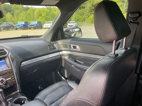 Used 2018 Ford Explorer Sport w/ Equipment Group 401A AWD/4WD image 27