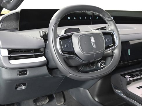 New 2025 Lincoln Navigator Reserve w/ Jet Appearance Package image 11