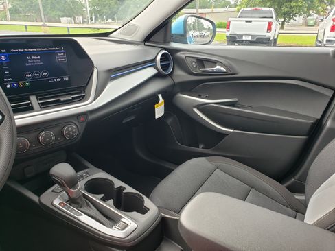 New 2026 Chevrolet Trax LS w/ LS Convenience Package FWD image 21