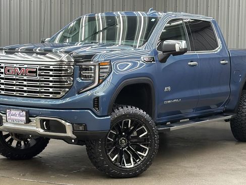 Used 2024 GMC Sierra 1500 Denali w/ Technology Package AWD/4WD image 1
