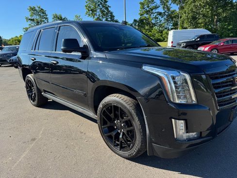 Used 2017 Cadillac Escalade Platinum AWD/4WD image 12