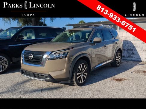 Used 2023 Nissan Pathfinder Platinum w/ Cargo Package FWD image 8