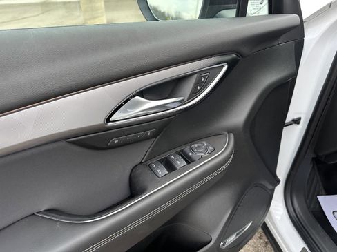 Used 2025 Buick Envision Sport Touring AWD/4WD image 18