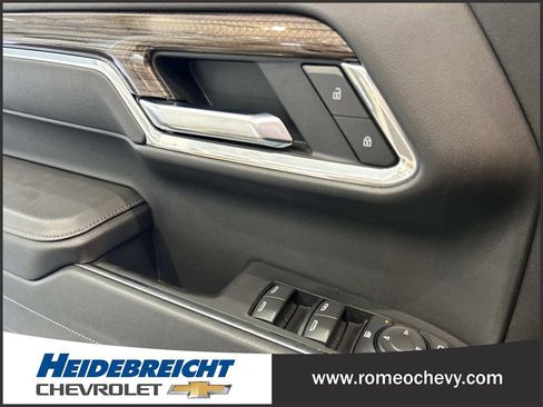 Used 2025 Chevrolet Silverado 1500 LT Trail Boss w/ Convenience Package II AWD/4WD image 11