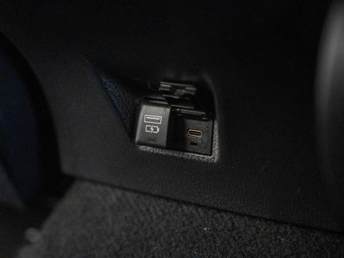 Used 2025 Toyota Camry LE image 32