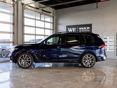 Used 2020 BMW X7 M50i image 1