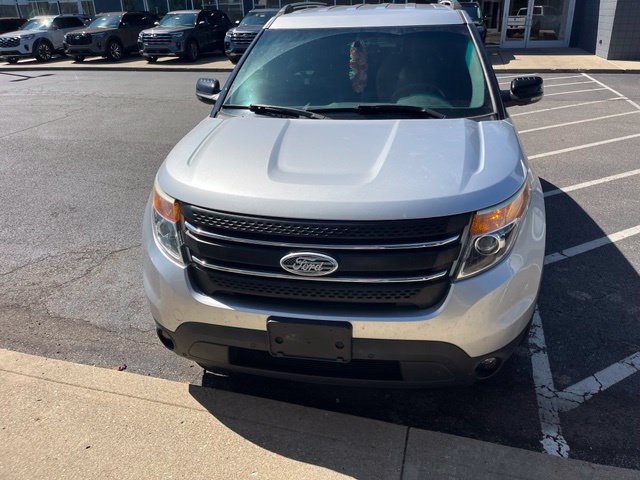 Used 2013 Ford Explorer XLT AWD/4WD image 3