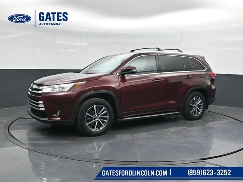 Used 2017 Toyota Highlander XLE AWD/4WD image 6