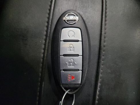 Used 2017 Nissan Rogue SV AWD/4WD image 32