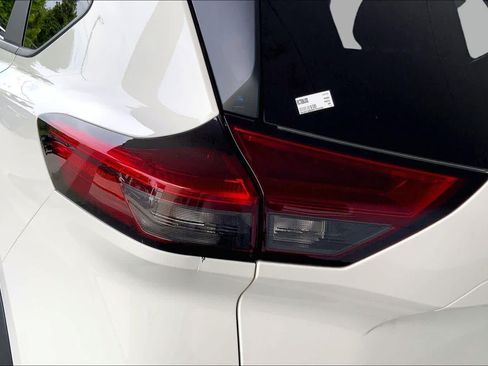 Used 2024 Nissan Rogue S AWD/4WD image 28