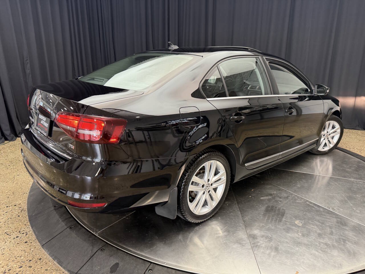 Used 2017 Volkswagen Jetta SEL Premium FWD image 9