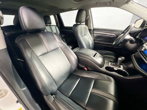 Used 2018 Toyota Highlander SE FWD image 30