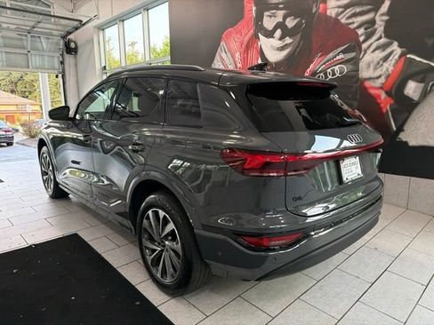 Used 2025 Audi Q6 e-tron Premium Plus w/ Premium Plus AWD/4WD image 3