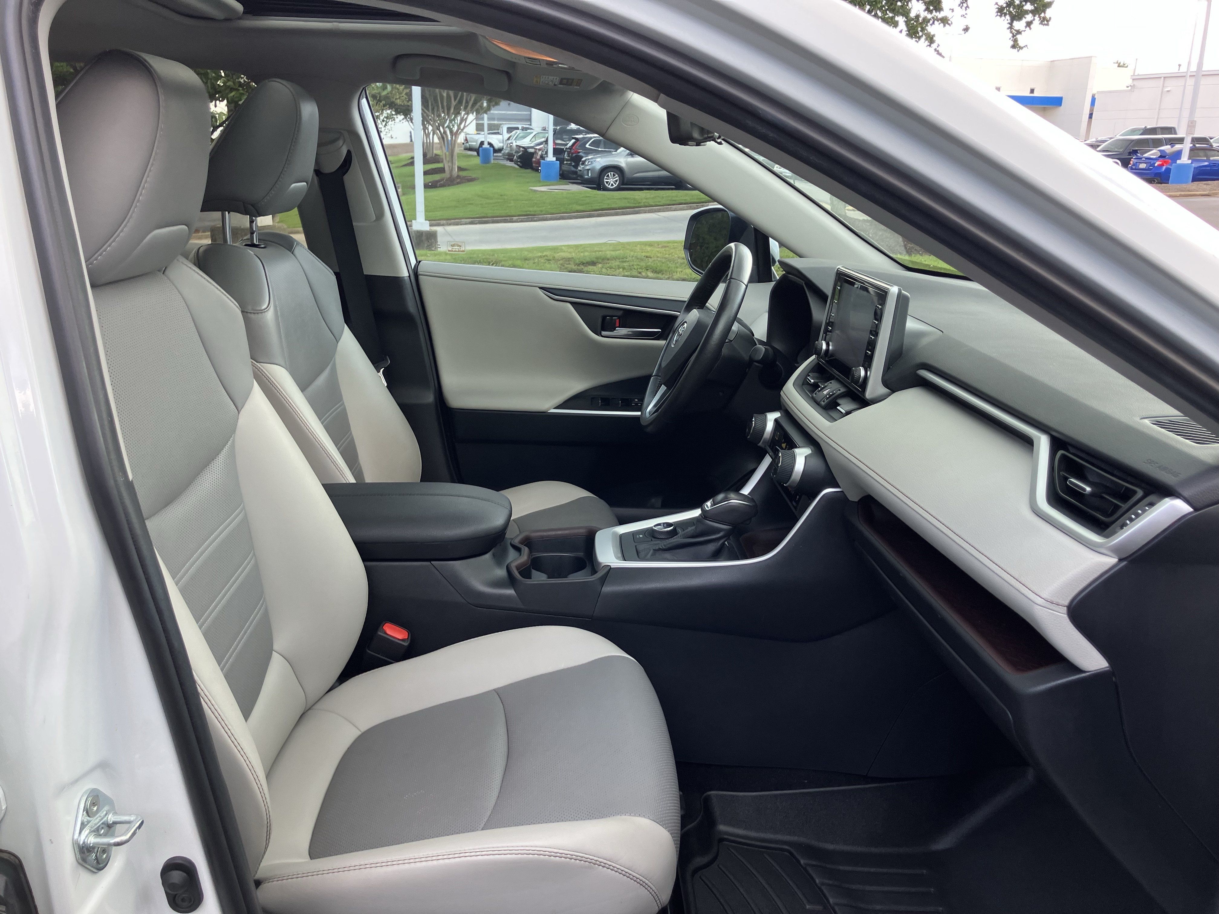 Used 2019 Toyota RAV4 Limited w/ Limited Grade Weather Package AWD/4WD image 34