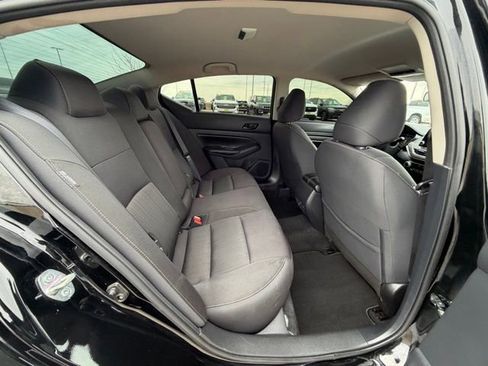 Used 2025 Nissan Altima 2.5 SV FWD image 24