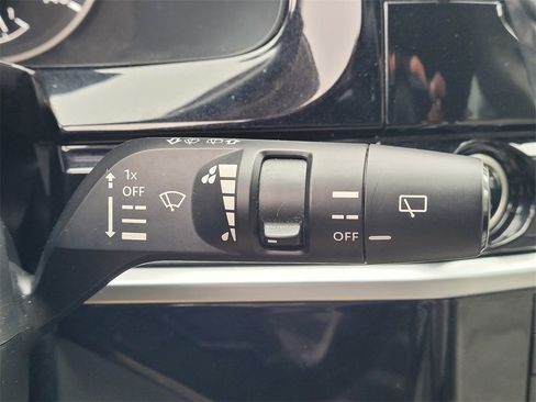 Used 2024 Nissan Pathfinder SV image 17