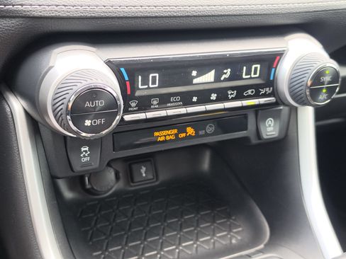 Certified 2021 Toyota RAV4 XLE FWD image 20