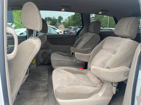 Used 2010 Toyota Sienna LE FWD image 12