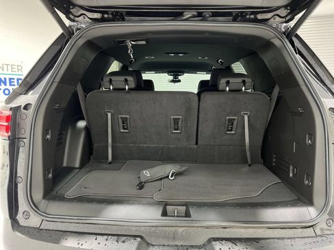 Used 2023 Chevrolet Traverse LT FWD image 23