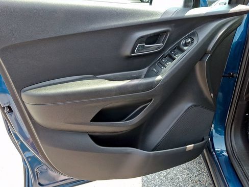 Certified 2020 Chevrolet Trax LT w/ LT Convenience Package FWD image 12