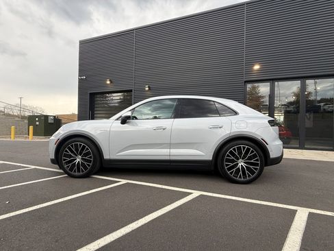 Certified 2024 Porsche Macan 4 Electric image 2