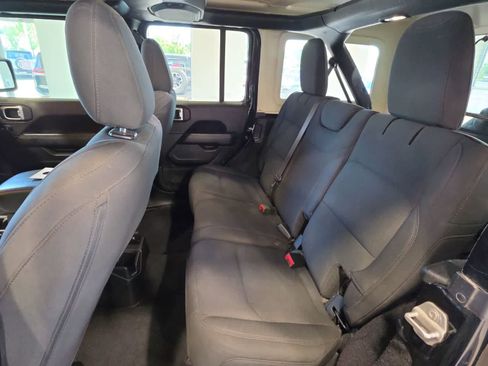 Used 2023 Jeep Wrangler Unlimited Sahara AWD/4WD image 28