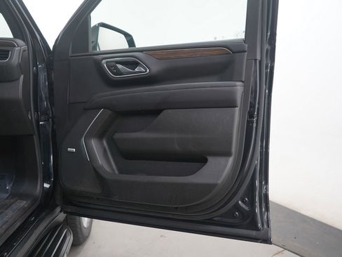 Used 2021 Chevrolet Suburban High Country AWD/4WD image 11