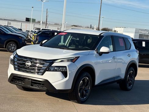 Certified 2024 Nissan Rogue SV image 2