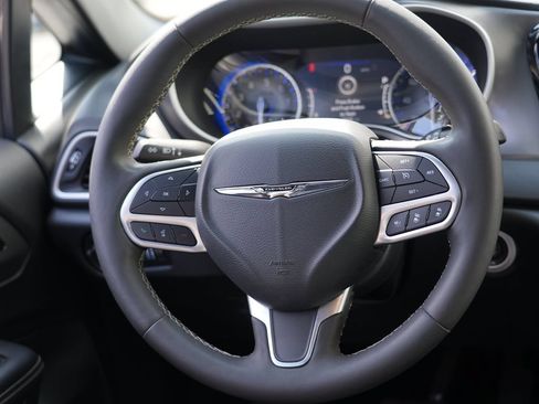 Used 2025 Chrysler Pacifica Select FWD image 23