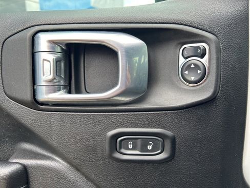 Used 2021 Jeep Wrangler Unlimited Sport image 15