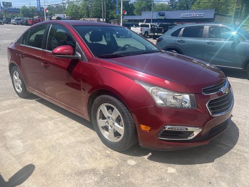 Used 2016 Chevrolet Cruze LT image 2