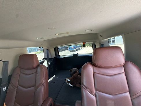 Used 2018 Cadillac Escalade Premium Luxury RWD image 18