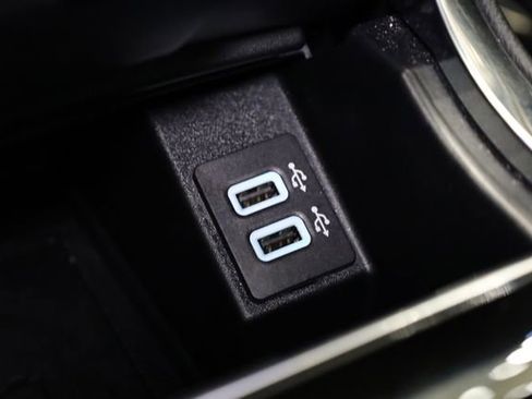 Used 2019 Ford Edge Titanium image 24